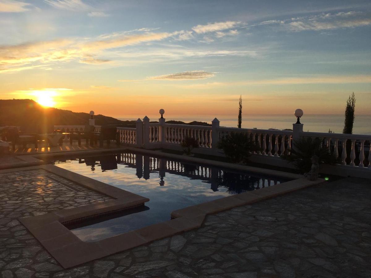 Villa Pura Vida Andalusien Algarrobo Luaran gambar
